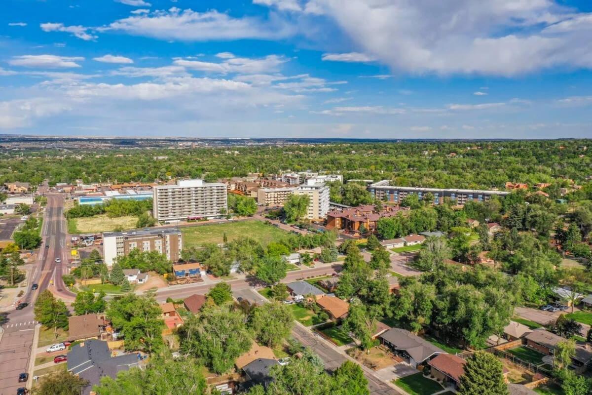 Family Oasis Offices Home Gym Fenced Yard Колорадо-Спрінгз Екстер'єр фото